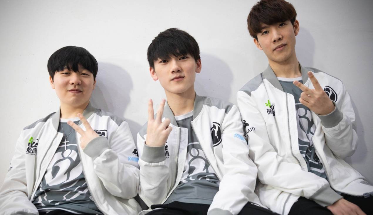 映了他们在 映了他们在